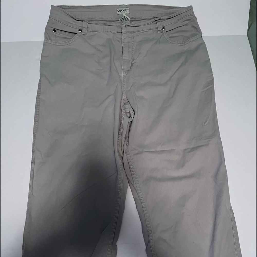Cherokee Wome’s Capri pants